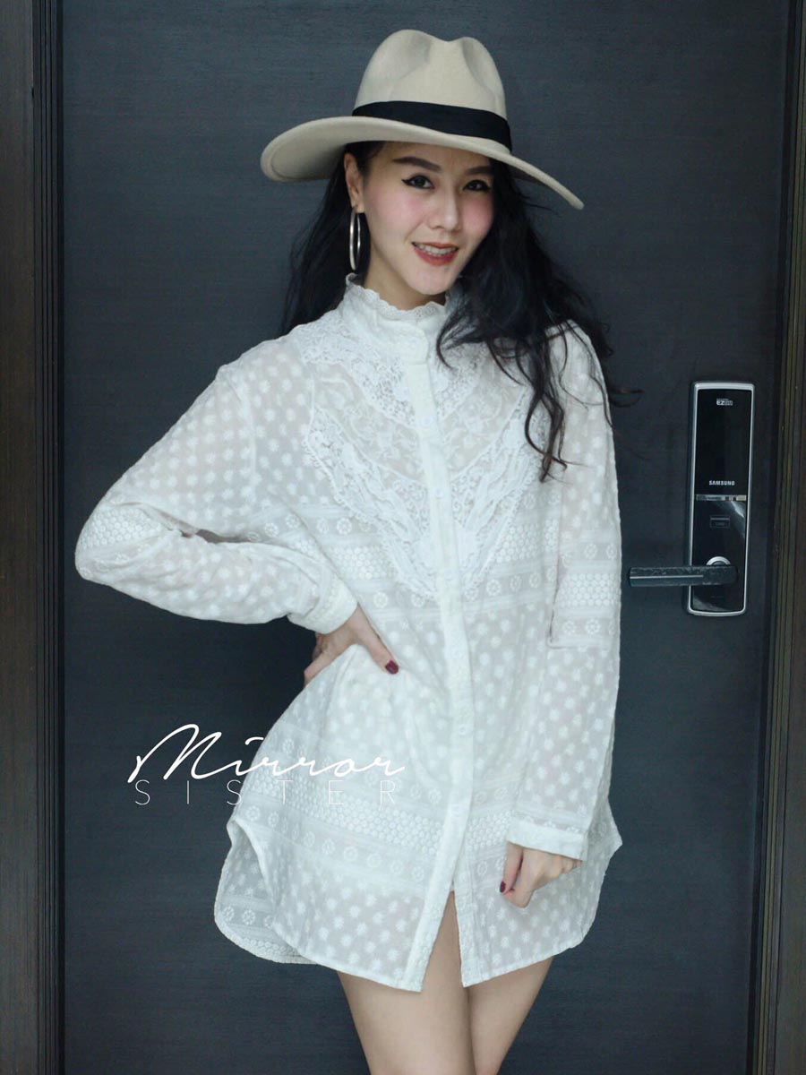 เสื้อผ้าผู้หญิง Snow-Whip-Embroidered-Dress-Shirt-1